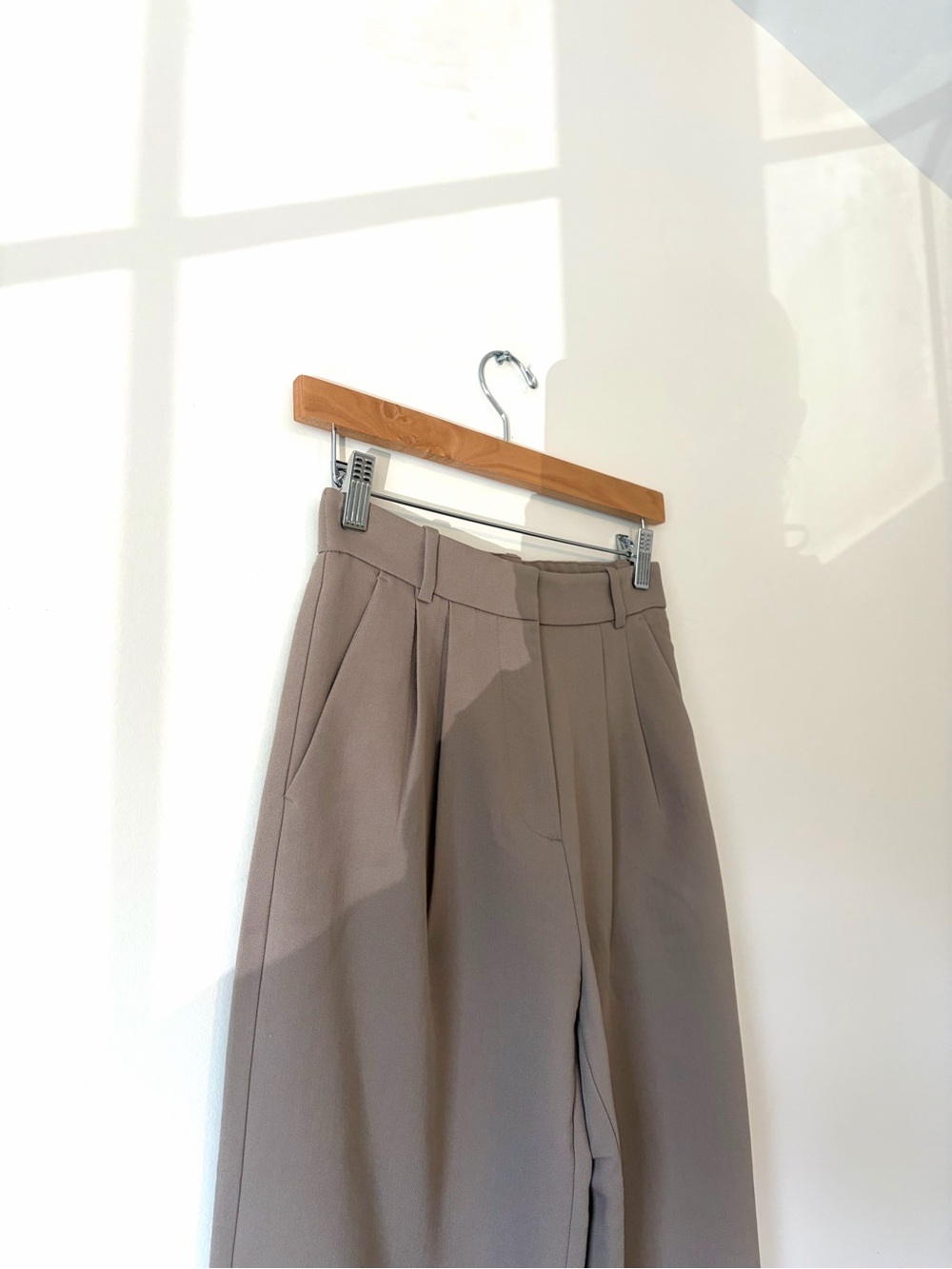 Abercrombie & Fitch Wide Leg High-Rise Trousers in Taupe - Picture 9 of 11
